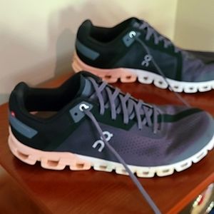 On cloud womens 10.5 size shoe